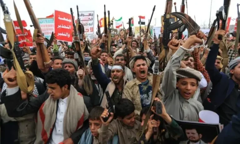 14094836حوثیوں کا بڑھتا دباؤ، سعودی عرب کے لیے جنگ کا راستہ مشکل کیوں؟e1cd3d4