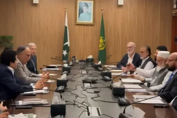 اسلام آباد لانگ مارچ: حکومت نے مذاکرات کا راستہ اختیار کرلیا 2 اسلام آباد لانگ مارچ: حکومت نے مذاکرات کا راستہ اختیار کرلیا