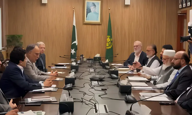 اسلام آباد لانگ مارچ: حکومت نے مذاکرات کا راستہ اختیار کرلیا 1 اسلام آباد لانگ مارچ: حکومت نے مذاکرات کا راستہ اختیار کرلیا