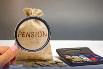 پانچ سال مسلسل سروس والا سرکاری ملازم پنشن کا حقدار قرار، لاہور ہائیکورٹ کا اہم فیصلہ