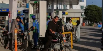 پیٹرولیم مصنوعات مزید مہنگی، پیٹرول 391 روپے سے تجاوز کرگیا
