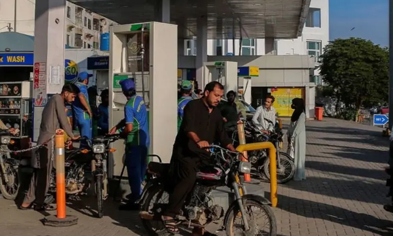 پیٹرولیم مصنوعات مزید مہنگی، پیٹرول 391 روپے سے تجاوز کرگیا