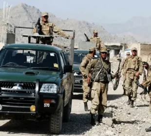 خیبرپختونخوا اور بلوچستان میں سیکیورٹی آپریشنز، 17 دہشت گرد ہلاک 4 خیبرپختونخوا اور بلوچستان میں سیکیورٹی آپریشنز، 17 دہشت گرد ہلاک