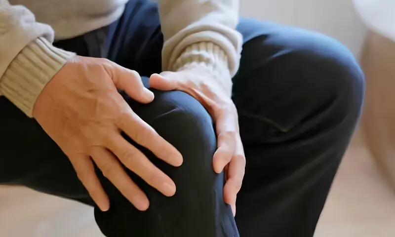 گھٹنوں کی تکلیف کی وجہ عمر نہیں، روزانہ کی یہ عادتیں بھی ہوسکتی ہیں
