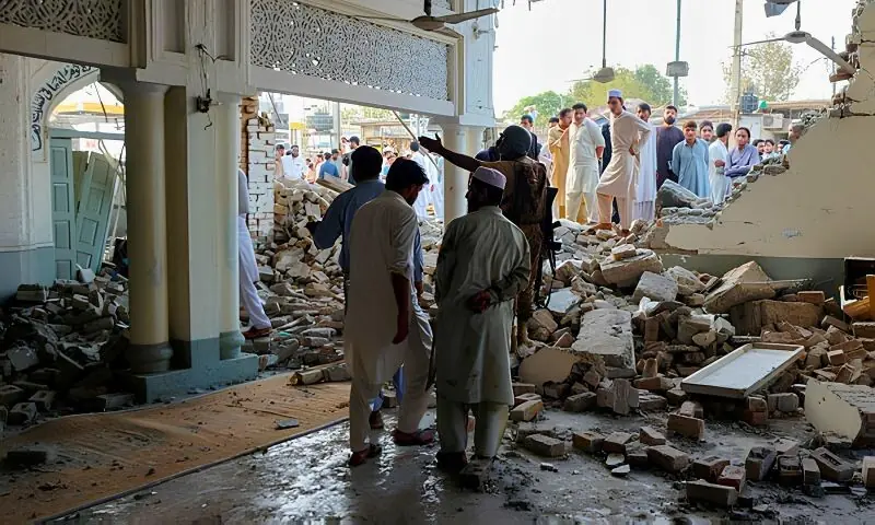 کوہاٹ پولیس لائنز حملہ، تحقیقات میں افغان شہری کے ملوث ہونے کا انکشاف 1 کوہاٹ پولیس لائنز حملہ، تحقیقات میں افغان شہری کے ملوث ہونے کا انکشاف