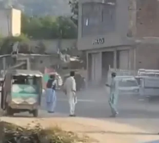 لیویز اہلکاروں پر فائرنگ کا واقعہ، پی ٹی آئی ایم پی اے کے خلاف مقدمہ درج 7 لیویز اہلکاروں پر فائرنگ کا واقعہ، پی ٹی آئی ایم پی اے کے خلاف مقدمہ درج