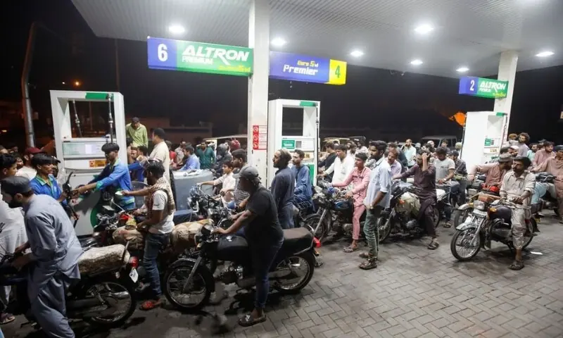 پیٹرول اور ڈیزل مزید سستے، نئی قیمتیں جاری 1 پیٹرول اور ڈیزل مزید سستے، نئی قیمتیں جاری