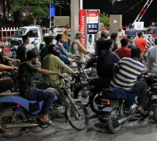 عوام کے لیے بڑی خبر!پیٹرول اورڈیزل کی قیمتوں میں کمی 4 عوام کے لیے بڑی خبر!پیٹرول اورڈیزل کی قیمتوں میں کمی
