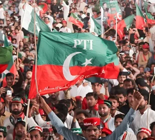 پی ٹی آئی کے ممکنہ لانگ مارچ پر پارٹی میں اختلافِ رائے، مذاکرات اور اے پی سی کی تجاویز 5 پی ٹی آئی کے ممکنہ لانگ مارچ پر پارٹی میں اختلافِ رائے، مذاکرات اور اے پی سی کی تجاویز