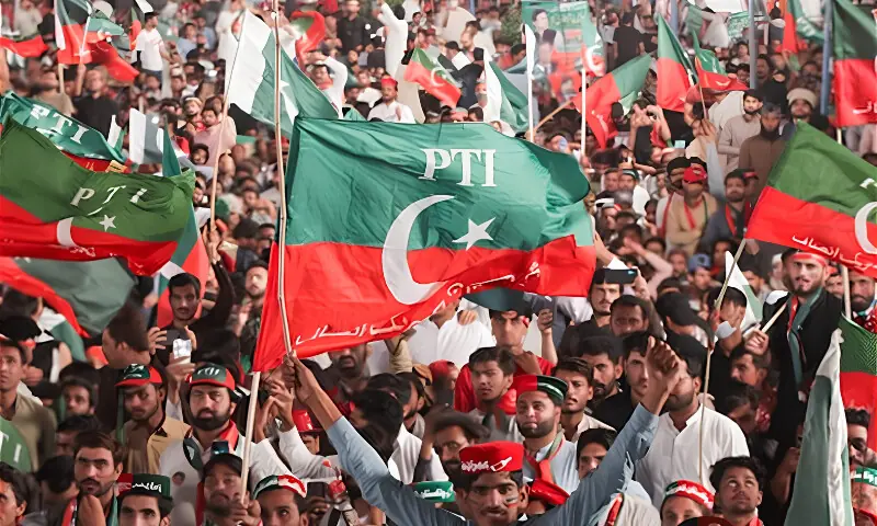 پی ٹی آئی کے ممکنہ لانگ مارچ پر پارٹی میں اختلافِ رائے، مذاکرات اور اے پی سی کی تجاویز 1 پی ٹی آئی کے ممکنہ لانگ مارچ پر پارٹی میں اختلافِ رائے، مذاکرات اور اے پی سی کی تجاویز