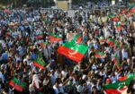 پی ٹی آئی کا لانگ مارچ 5 اکتوبر تک مؤخر، حتمی اعلان مشاورت کے بعد ہوگا 12 پی ٹی آئی کا لانگ مارچ 5 اکتوبر تک مؤخر، حتمی اعلان مشاورت کے بعد ہوگا