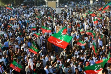 پی ٹی آئی کا لانگ مارچ 5 اکتوبر تک مؤخر، حتمی اعلان مشاورت کے بعد ہوگا