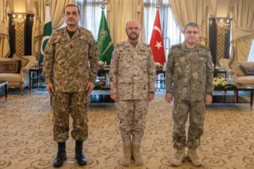 مکہ معاہدے کے بعد بڑا فیصلہ؟ تین طاقتور ممالک کے عسکری سربراہان ایک میز پر