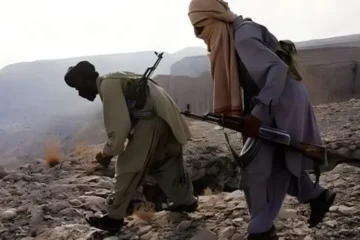 بلوچستان میں دو الگ حملے، 4 حملہ آور ہلاک، 11 مزدور اغوا 2 بلوچستان میں دو الگ حملے، 4 حملہ آور ہلاک، 11 مزدور اغوا