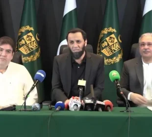پی ٹی آئی کے لانگ مارچ پر حکومتی رہنماؤں کی تنقید، عطا تارڑ نے 27 ستمبر کے احتجاج کو ناکام قرار دے دیا