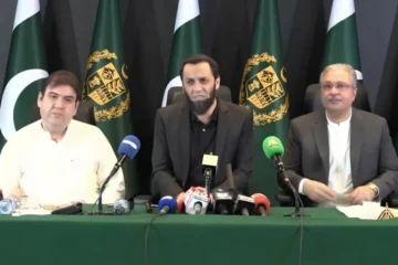 پی ٹی آئی کے لانگ مارچ پر حکومتی رہنماؤں کی تنقید، عطا تارڑ نے 27 ستمبر کے احتجاج کو ناکام قرار دے دیا