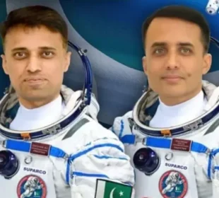 چین کے خلائی اسٹیشن پر پاکستانی خلا باز کی روانگی کا امکان، دو پائلٹس کی تربیت آخری مرحلے میں 2 چین کے خلائی اسٹیشن پر پاکستانی خلا باز کی روانگی کا امکان، دو پائلٹس کی تربیت آخری مرحلے میں