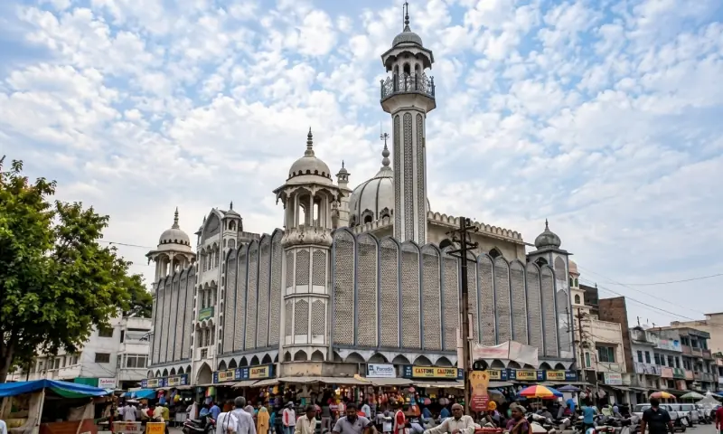 اُجین کی تاریخی شاہی مسجد متاثر ہونے کا خدشہ، احتجاج کے بعد کارروائی مؤخر