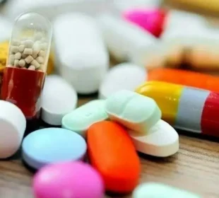ادویات کی قیمتوں کا فارمولا تبدیل کرنے کی مخالفت، فارما انڈسٹری کا حکومت سے پالیسی برقرار رکھنے کا مطالبہ