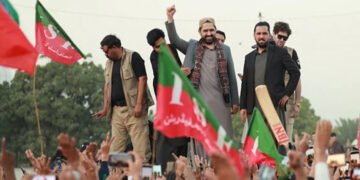 کراچی: پی ٹی آئی کا شاہراہ قائدین پر جلسہ اجازت نہ ملنے کے باعث منسوخ 37 کراچی: پی ٹی آئی کا شاہراہ قائدین پر جلسہ اجازت نہ ملنے کے باعث منسوخ