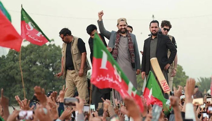 کراچی: پی ٹی آئی کا شاہراہ قائدین پر جلسہ اجازت نہ ملنے کے باعث منسوخ