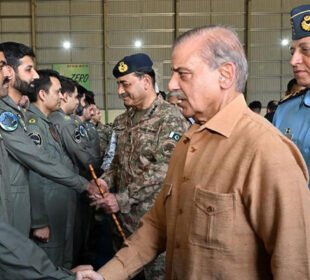 یومِ فضائیہ: وزیراعظم کا پاک فضائیہ کی پیشہ ورانہ صلاحیتوں کو خراج تحسین 5 یومِ فضائیہ: وزیراعظم کا پاک فضائیہ کی پیشہ ورانہ صلاحیتوں کو خراج تحسین