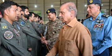 یومِ فضائیہ: وزیراعظم کا پاک فضائیہ کی پیشہ ورانہ صلاحیتوں کو خراج تحسین 35 یومِ فضائیہ: وزیراعظم کا پاک فضائیہ کی پیشہ ورانہ صلاحیتوں کو خراج تحسین