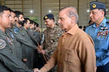 یومِ فضائیہ: وزیراعظم کا پاک فضائیہ کی پیشہ ورانہ صلاحیتوں کو خراج تحسین 2 یومِ فضائیہ: وزیراعظم کا پاک فضائیہ کی پیشہ ورانہ صلاحیتوں کو خراج تحسین