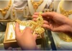 ملک میں سونے کی فی تولہ قیمت میں 2 ہزار 400 روپے کمی