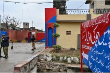 اڈیالہ جیل کے اطراف سکیورٹی سخت، 435 پولیس اہلکار ڈیوٹی پر مامور 2 اڈیالہ جیل کے اطراف سکیورٹی سخت، 435 پولیس اہلکار ڈیوٹی پر مامور