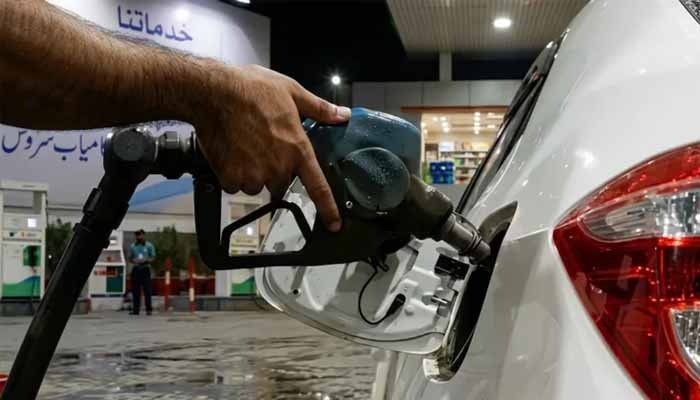 367 روپے کا پیٹرول، مگر اصل لاگت صرف 234 روپے! باقی رقم کہاں جا رہی ہے؟ 1 367 روپے کا پیٹرول، مگر اصل لاگت صرف 234 روپے! باقی رقم کہاں جا رہی ہے؟