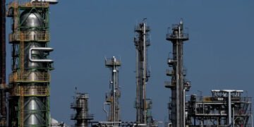 مشرق وسطیٰ کی کشیدگی، عالمی منڈی میں خام تیل 107 ڈالر سے اوپر 6 مشرق وسطیٰ کی کشیدگی، عالمی منڈی میں خام تیل 107 ڈالر سے اوپر