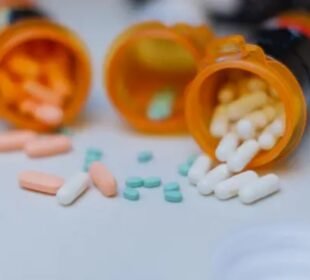 پاکستان میں ضرورت سے زیادہ ادویات تجویز کیے جانے کا انکشاف