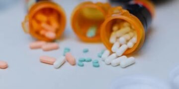 پاکستان میں ضرورت سے زیادہ ادویات تجویز کیے جانے کا انکشاف