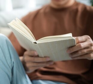 فون چھوڑیں، کتاب پڑھیں اور انعام پائیں، سنگاپور کا منفرد اقدام