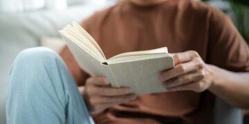 فون چھوڑیں، کتاب پڑھیں اور انعام پائیں، سنگاپور کا منفرد اقدام
