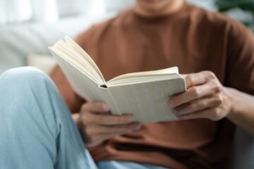 فون چھوڑیں، کتاب پڑھیں اور انعام پائیں، سنگاپور کا منفرد اقدام