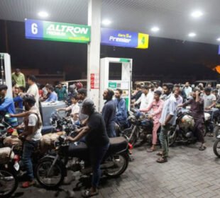 فیول ریلیف اسکیم: 5 لیٹر پیٹرول کی شرط ختم، موٹرسائیکل سواروں کو بڑا ریلیف