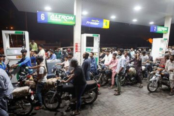 فیول ریلیف اسکیم: 5 لیٹر پیٹرول کی شرط ختم، موٹرسائیکل سواروں کو بڑا ریلیف