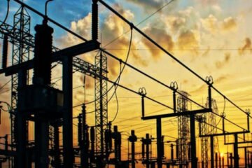 بجلی کی خرید و فروخت میں بڑی تبدیلی، صارفین کو براہِ راست بجلی خریدنے کا موقع ملے گا 3 بجلی کی خرید و فروخت میں بڑی تبدیلی، صارفین کو براہِ راست بجلی خریدنے کا موقع ملے گا