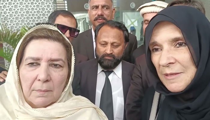 عمران خان کی بہنوں کے خلاف کارروائیاں تیز، نورین اور عظمیٰ بھی نظربند 1 عمران خان کی بہنوں کے خلاف کارروائیاں تیز، نورین اور عظمیٰ بھی نظربند