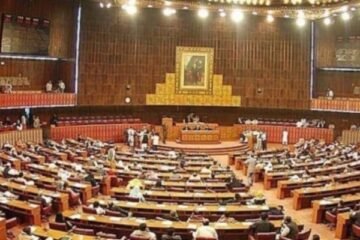 قومی اسمبلی سیکرٹریٹ میں نئے کفایت شعاری اقدامات نافذ، نصف عملہ گھر سے کام کرے گا