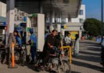 پیٹرولیم مصنوعات کیقیمتوں میں کمی، نئی قیمتیں جاری 14 پیٹرولیم مصنوعات کیقیمتوں میں کمی، نئی قیمتیں جاری