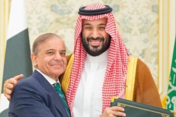 پاکستان سعودی عرب کی سلامتی اور مقدس مقامات کے تحفظ کیلئے پرعزم ہے: وزیراعظم 2 پاکستان سعودی عرب کی سلامتی اور مقدس مقامات کے تحفظ کیلئے پرعزم ہے: وزیراعظم