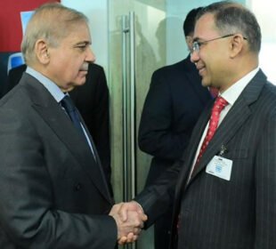 شہباز شریف کی بنگلادیشی وزیراعظم سے ملاقات، تعلقات مزید مضبوط بنانے پر اتفاق