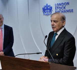 خلیجی بحران کے اثرات نہ ہوتے تو پاکستان کی معیشت مزید آگے ہوتی: شہباز شریف 7 خلیجی بحران کے اثرات نہ ہوتے تو پاکستان کی معیشت مزید آگے ہوتی: شہباز شریف