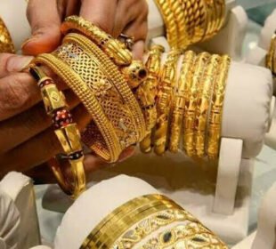 ملک میں سونے کی قیمت میں 4 ہزار 300 روپے کا اضافہ 1 ملک میں سونے کی قیمت میں 4 ہزار 300 روپے کا اضافہ