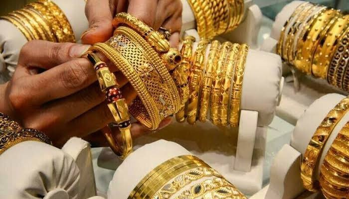 ملک میں سونے کی قیمت میں 4 ہزار 300 روپے کا اضافہ
