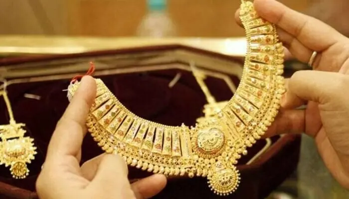 پاکستان میں سونے کی قیمت میں ایک بار پھر اضافہ، فی تولہ 4 لاکھ 40 ہزار سے تجاوز