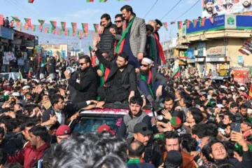 پی ٹی آئی کا بڑا اعلان، لانگ مارچ آج سے شروع، حکومت نے بھی دوٹوک فیصلہ سنا دیا 2 پی ٹی آئی کا بڑا اعلان، لانگ مارچ آج سے شروع، حکومت نے بھی دوٹوک فیصلہ سنا دیا